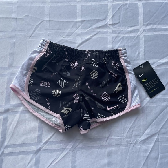 BNWT Nike Little Girls All Over Print Tempo Short, XS (4) - Picture 2 of 4